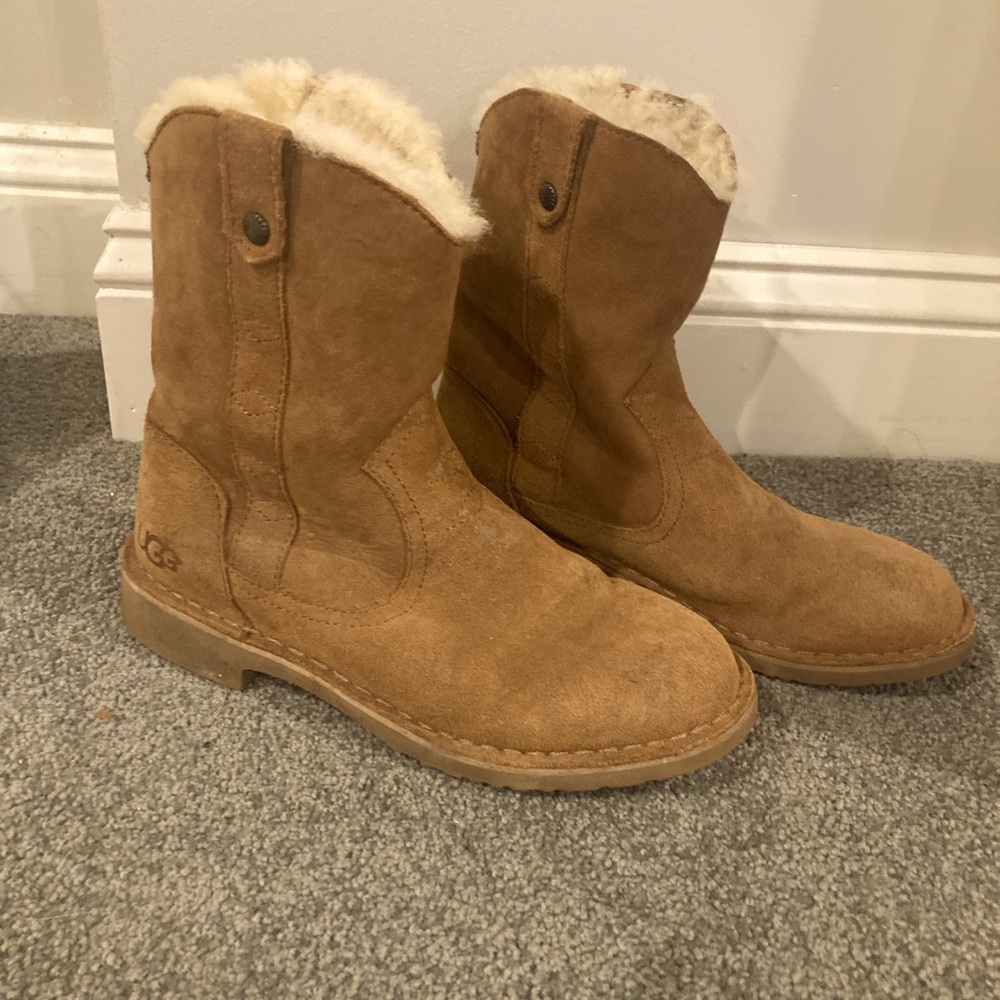 These real UGG boots are in great condition and feel brand new!